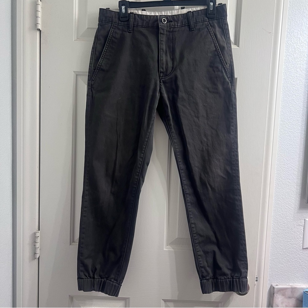Levi’s 30x30 Slim Taper Jogger Pants – Dark Gray